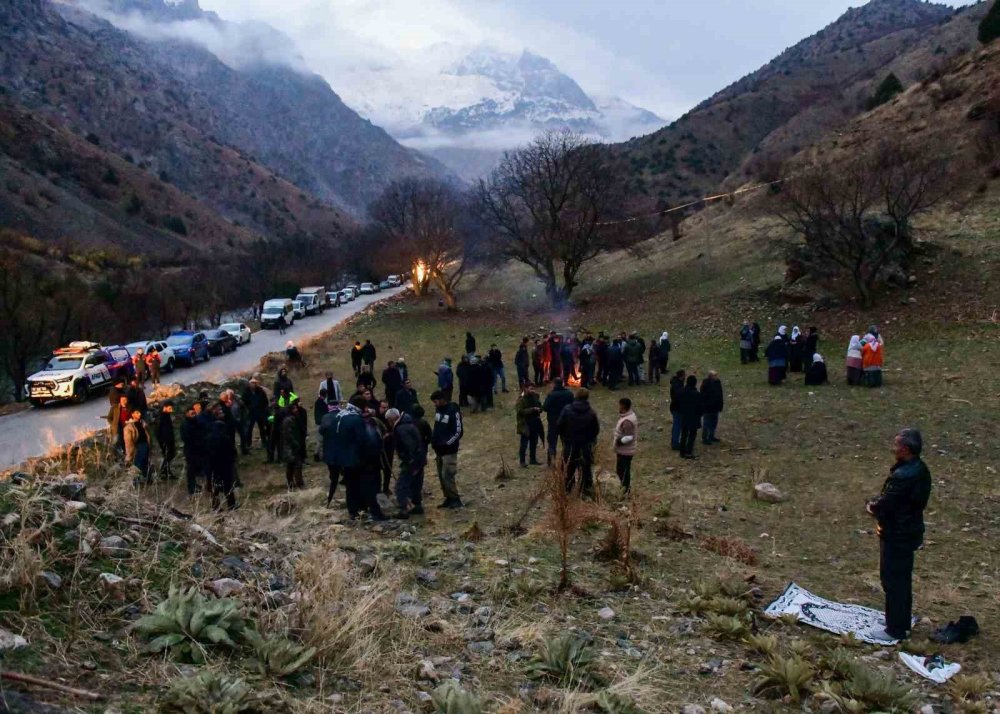 Kaya parçalarının altında kalan çoban hayatını kaybetti