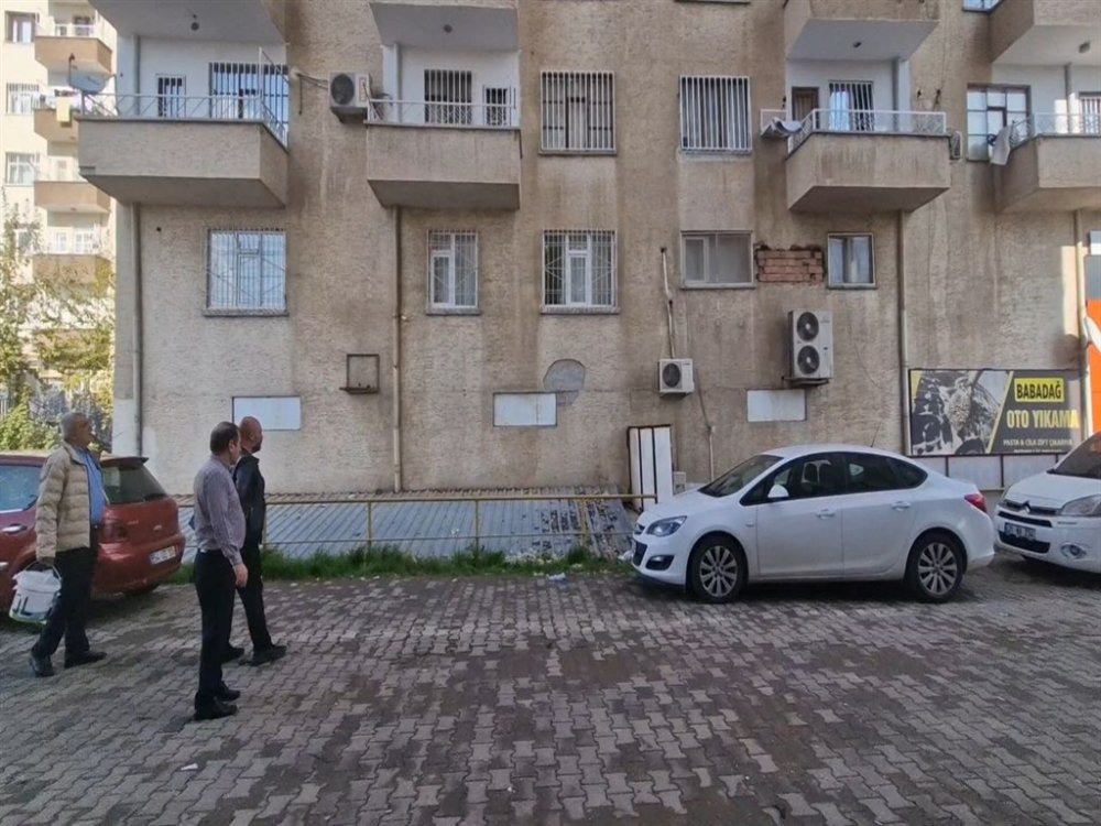 Diyarbakır'da pencereden düşen emekli vaiz hayatını kaybetti