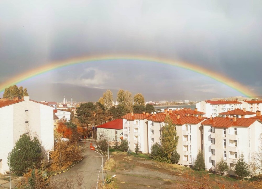 Bitlis'in Tatvan ilçesinde “Gökkuşağı” güzelliği