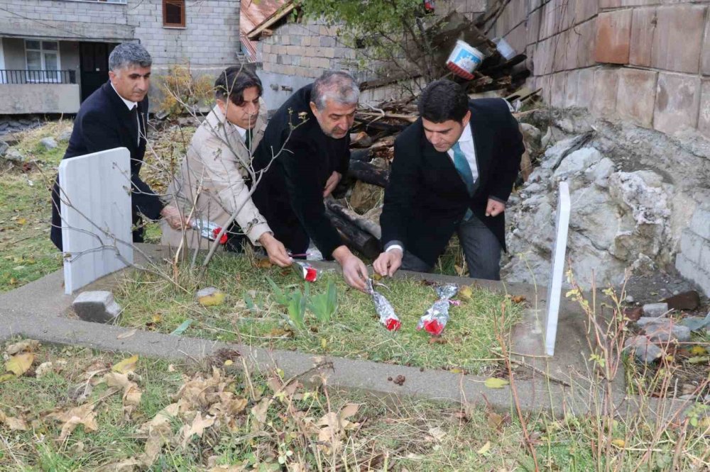 Hakkari’de vefat eden öğretmenler anıldı