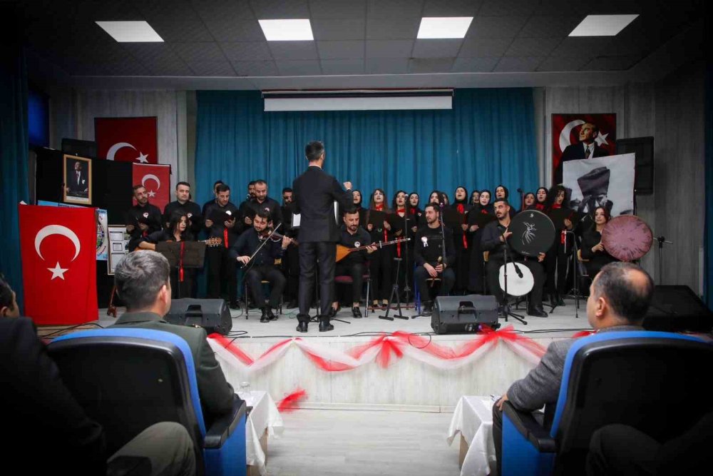 Hakkari’de Öğretmenler Günü kutlandı