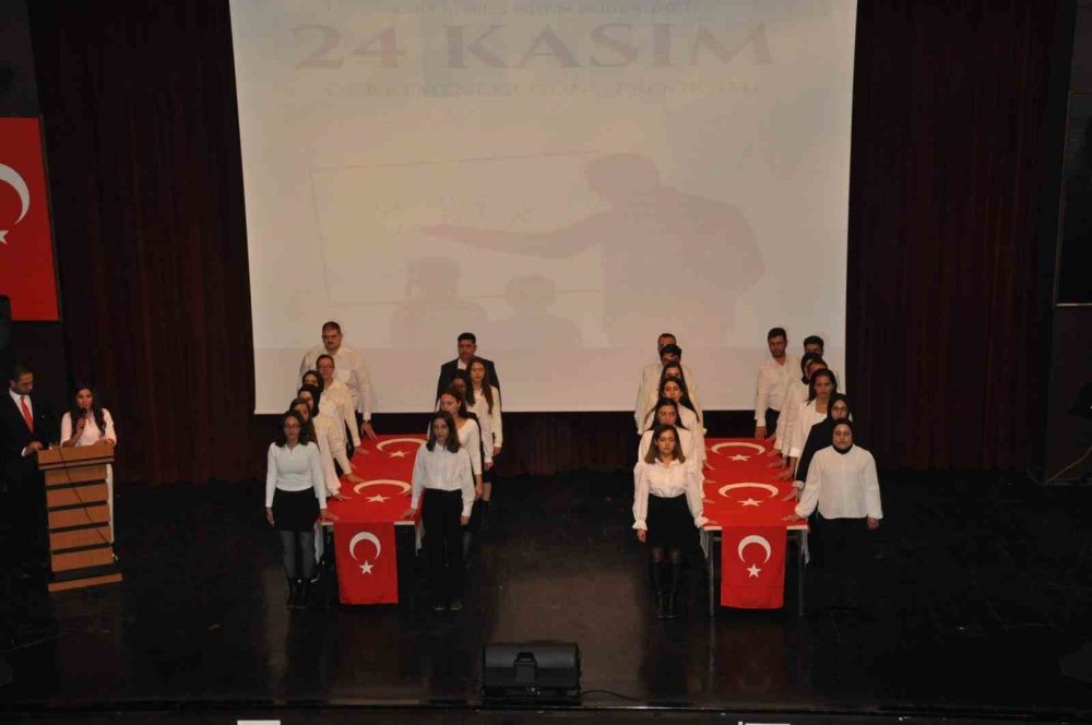 Kars’ta Öğretmenler Günü kutlandı