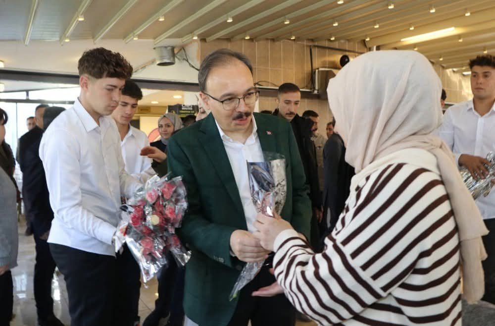 Siirt Valisi Kızılkaya öğretmenlerle bir araya geldi