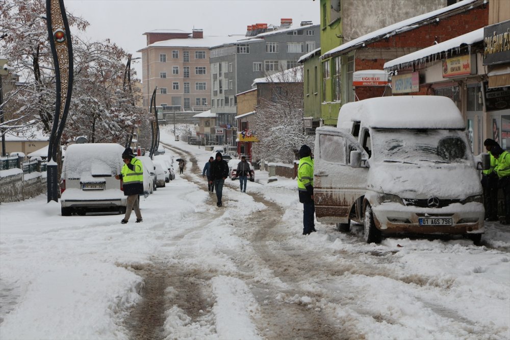 Elazığ ve Bingöl'de 318 yerleşim yerinin yolu kapandı