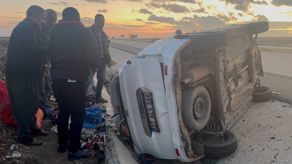 Kilis’te takla atan otomobilde can pazarı: 5 kişi yaralandı