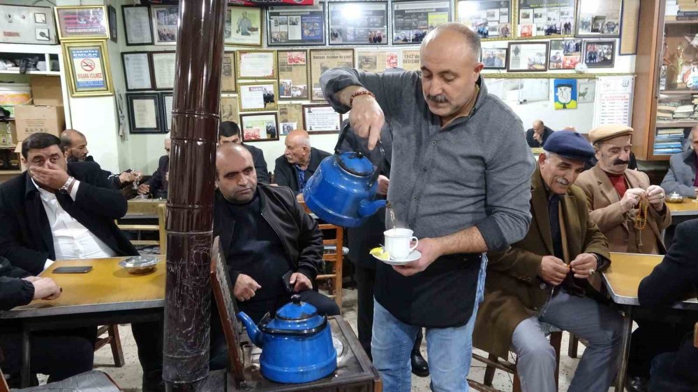 Van’da 82 yıllık çay evinde nostalji havası