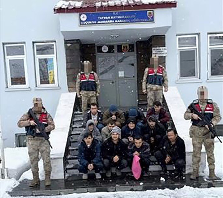 Bitlis'te düzensiz göçmenler dronla yakalandı