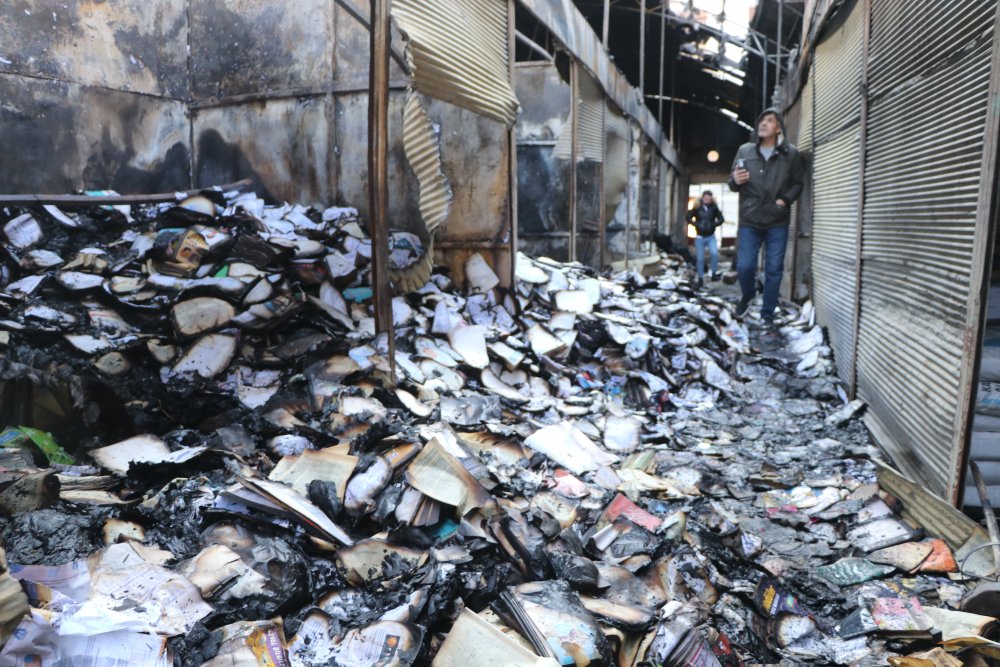 Mısır Çarşısı’ndaki yangında 60 iş yeri zarar gördü