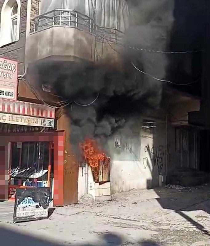 Elektrik panosunda korkutan yangın