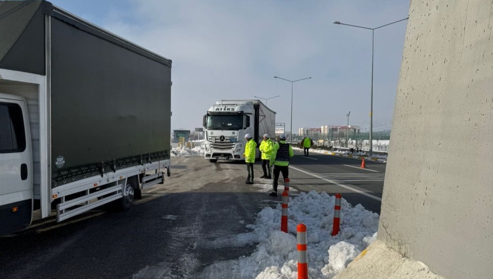 Erzincan'da zorunlu kış lastiği uygulaması