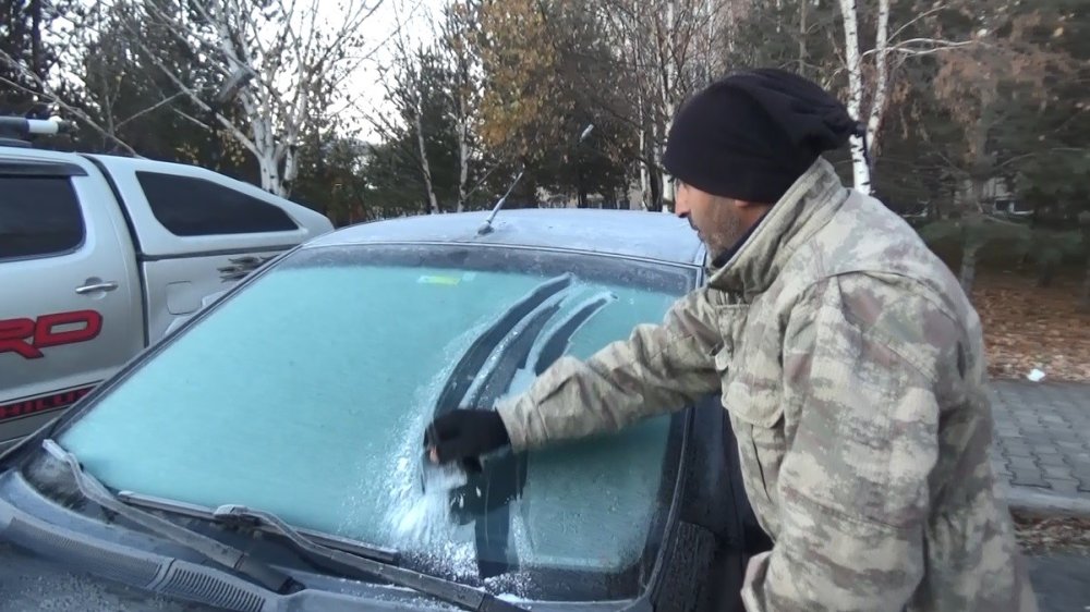 Kars’ta soğuk hava etkisini gösterdi
