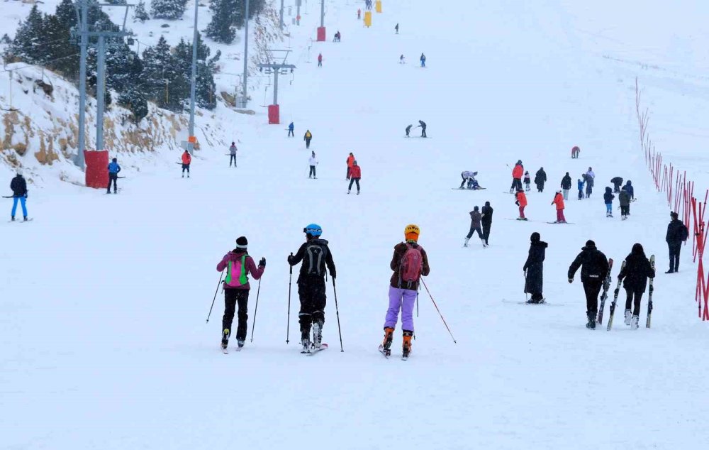 Ergan Kayak Merkezi’nde hafta sonu yoğunluğu