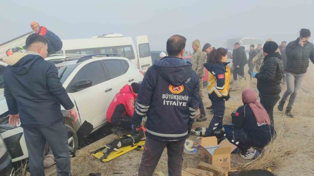 Van’da bir zincirleme trafik kazası daha yaşandı