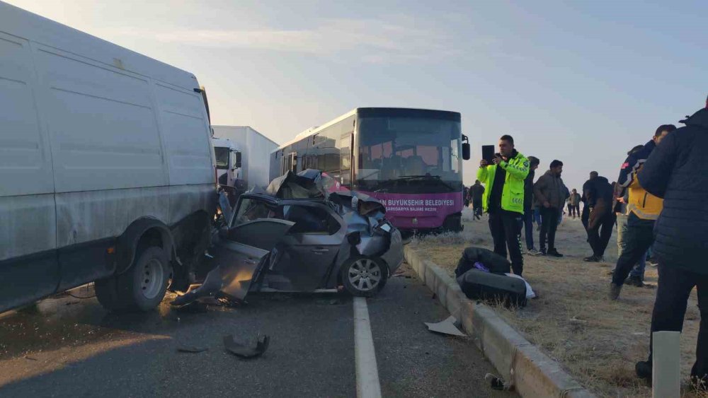 Van’da zincirleme trafik kazası: çok sayıda yaralılar var