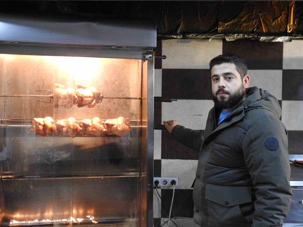 Antep'teki Suriyeli esnaf dönüş için kepenkleri indirmeye hazırlanıyor