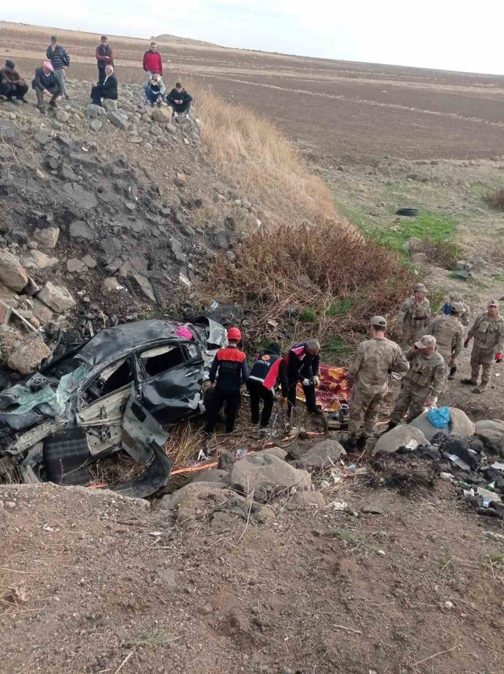 Şırnak’ta otomobil atık su kanalına düştü; 1 ölü, 7 yaralı