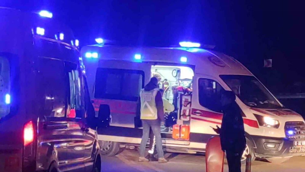 Van’da kamyonet göle uçtu: 2 kişi yaralandı