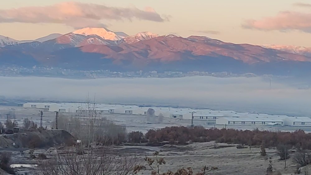 Bingöl’de kırağı, sis ve buzlanma etkisini gösterdi