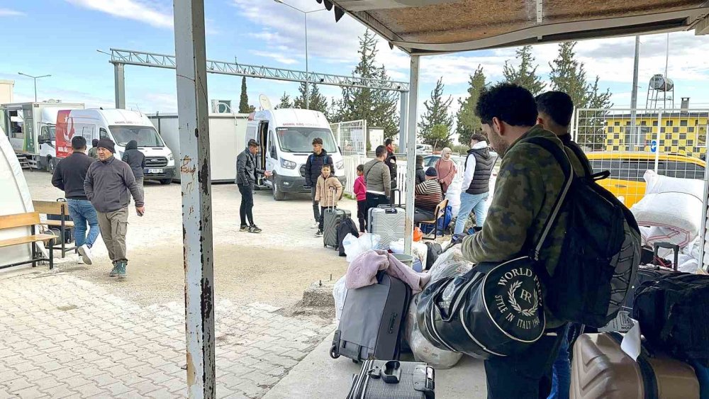 Suriye’deki yeni dönem sonrası mültecilerin dönüşü sürüyor