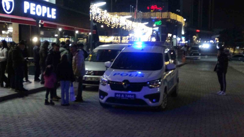 Malatya’da bıçaklı kavga: 2 kişi yaralandı