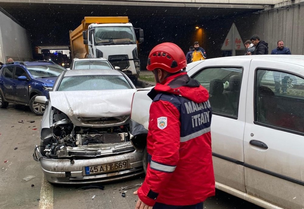 Malatya’da zincirleme kaza: 6 kişi yaralandı