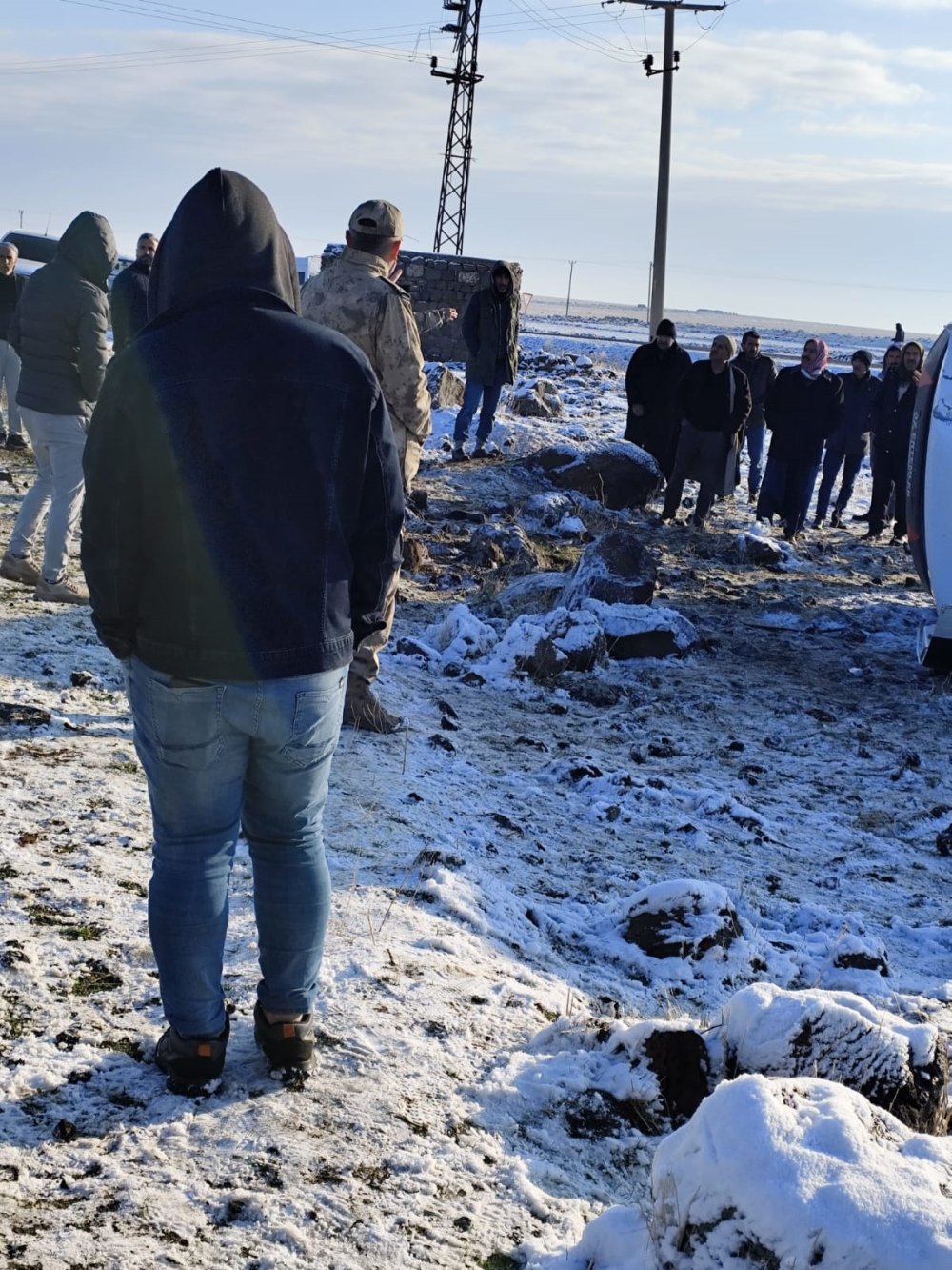 Öğretmenleri taşıyan minibüs tarlaya yuvarlandı: 11 yaralı