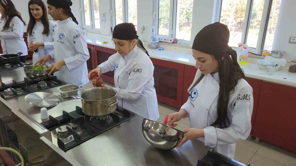 Adıyaman'da okuyabilmek için emekli olmayı bekledi