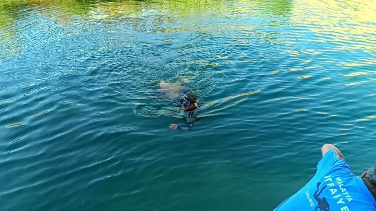 Malatya'da geçirdiği boğulma tehlikesi sonrası kurtulamayacağı söylenen genç yaşama tutundu