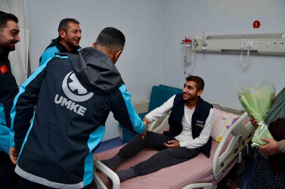 Malatya'da geçirdiği boğulma tehlikesi sonrası kurtulamayacağı söylenen genç yaşama tutundu