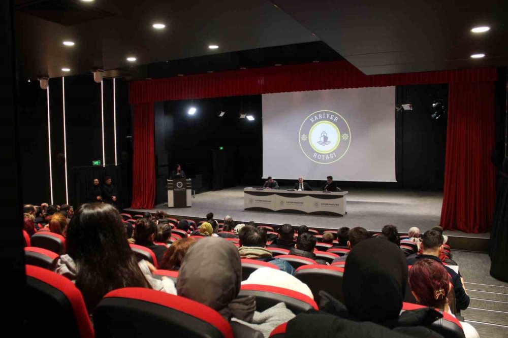 Atatürk Üniversitesi iletişim fakültesi mezunlarıyla buluştu