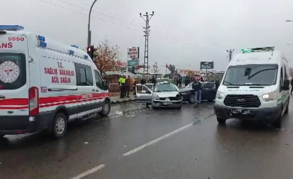 Antep’te 3 aracın karıştığı kazada 1 kişi hayatını kaybetti