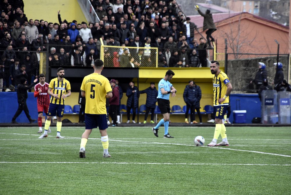 Bitlis'te futbol maçı sonrası olaylar çıktı