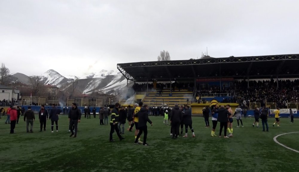 Bitlis'te futbol maçı sonrası olaylar çıktı