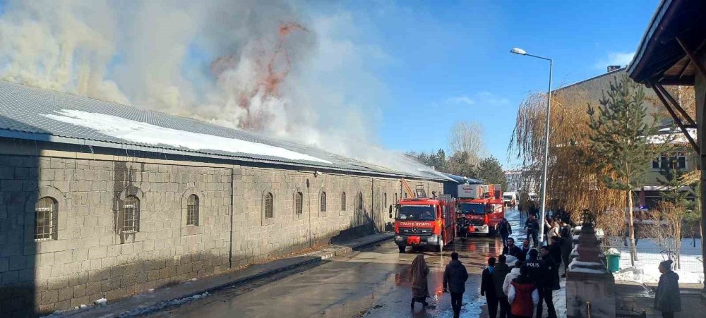 Erzurum'daki tarihi taş ambarlarda yangın