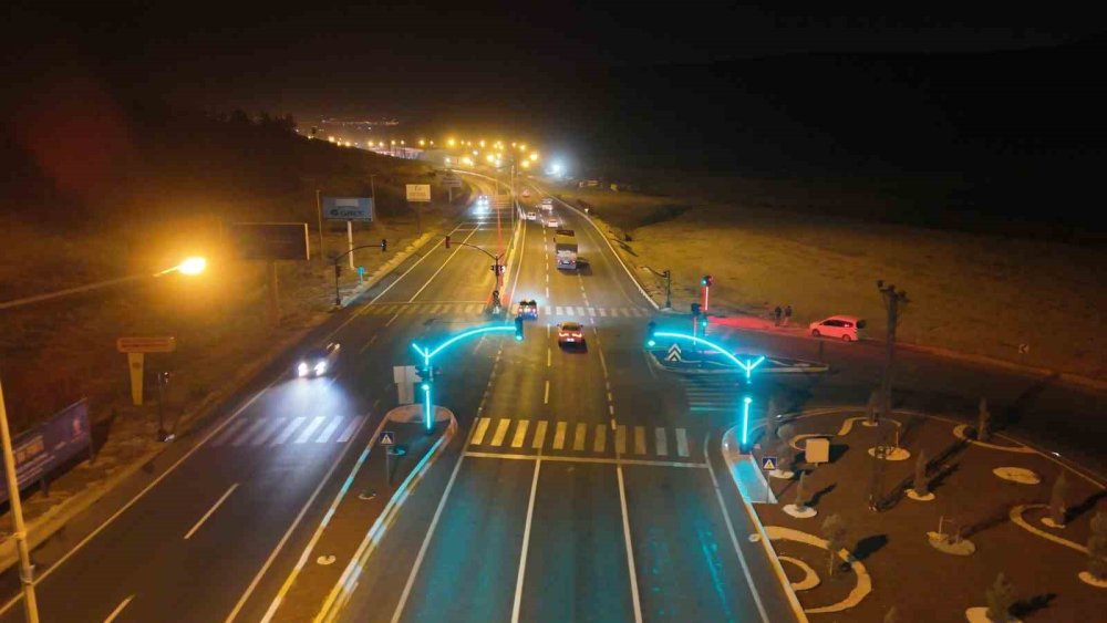 Mardin trafiğinde ledli yaya geçitleri ve dekoratif sinyalizasyon dönemi başladı