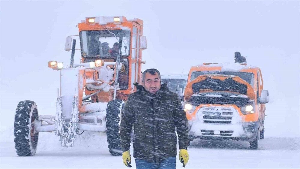 Muş’ta kar ve tipi sebebiyle mahsur kalan 10 araç kurtarıldı