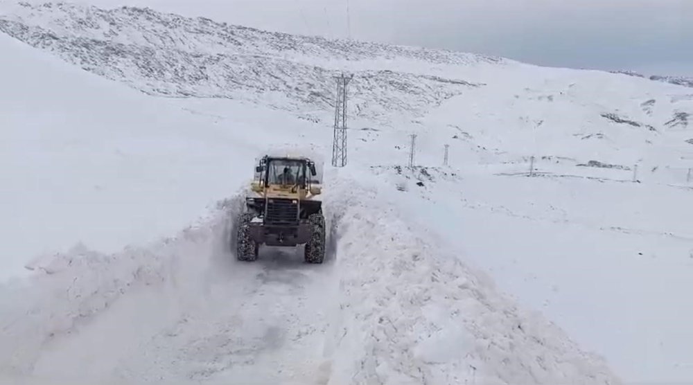 Çığ altından sağ kurtulan kepçe operatörü: Arkadaşlarıma can borçluyum