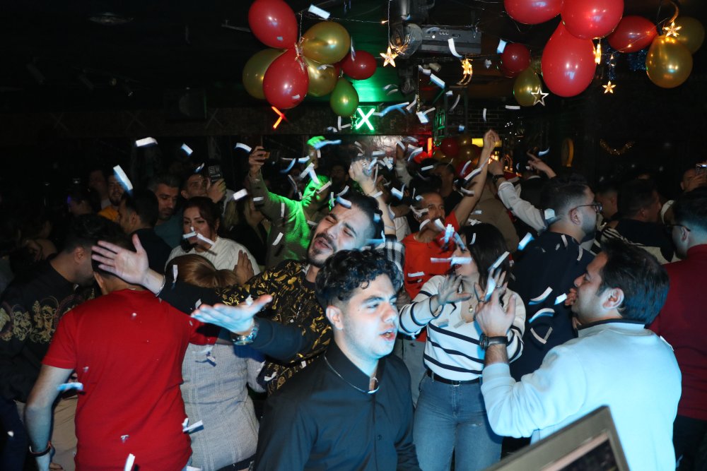 İranlılar yeni yıla Van'da eğlenerek girdi