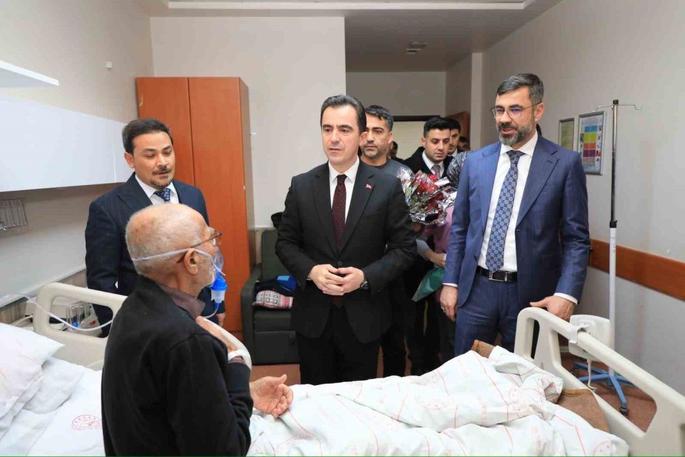 Vali Karakaya yılbaşında mesai yapan ekipleri ziyarette bulundu