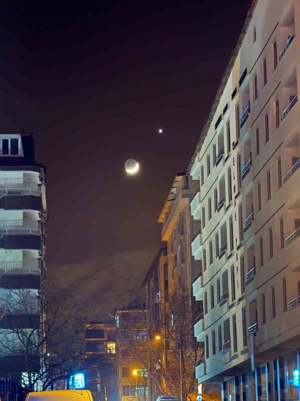 Bitlis semalarında ay ve yıldız görsel şölen sundu