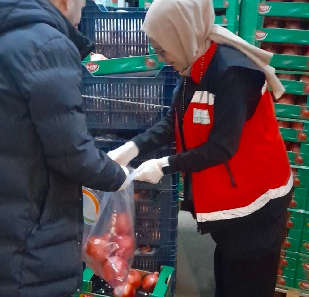 Pestisit analizleri için nar numuneleri alındı