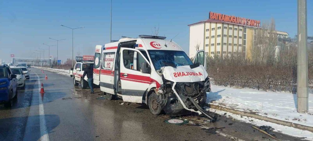 Erzurum’da ambulansların da karıştığı trafik kazası: 9 yaralı