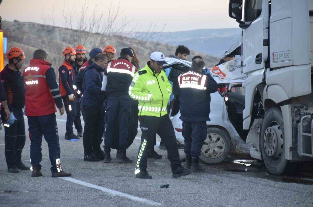 Adıyaman'da feci kaza: 3 ölü, 4 yaralı