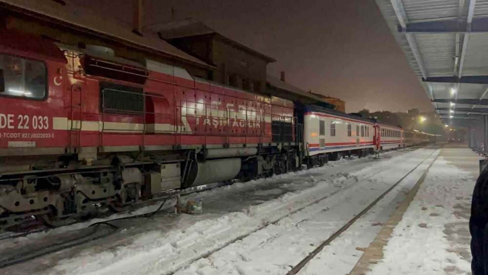 Doğu Ekspresi vagonunda çıkan yangına itfaiye müdahale etti