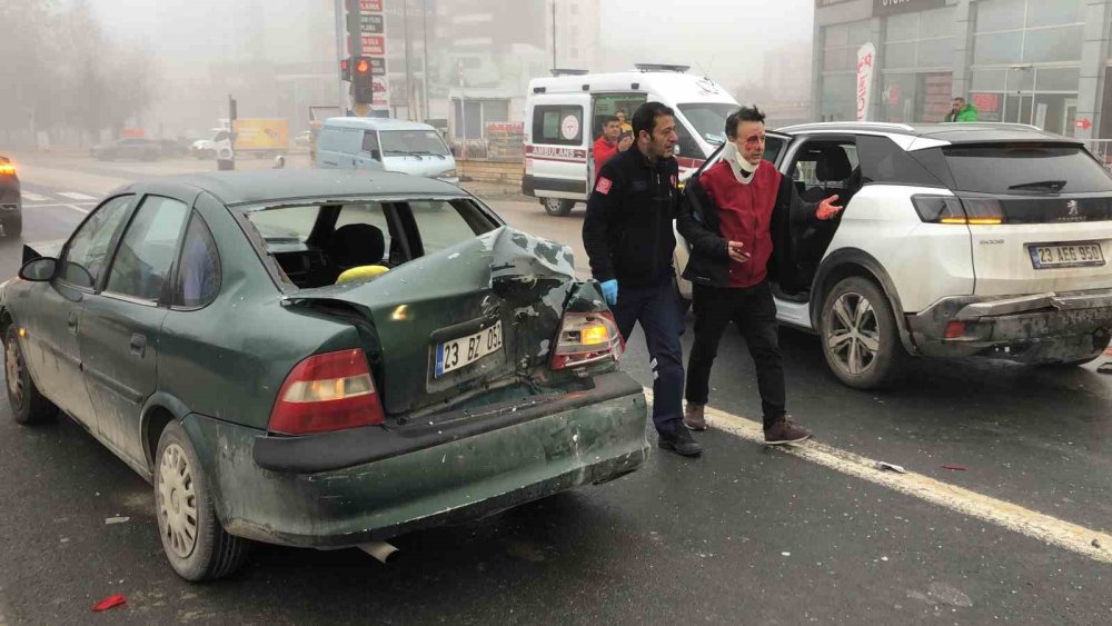 Elazığ’da 2 saatte 2 büyük zincirleme kaza; 13 araç çarpıştı, 7 yaralı