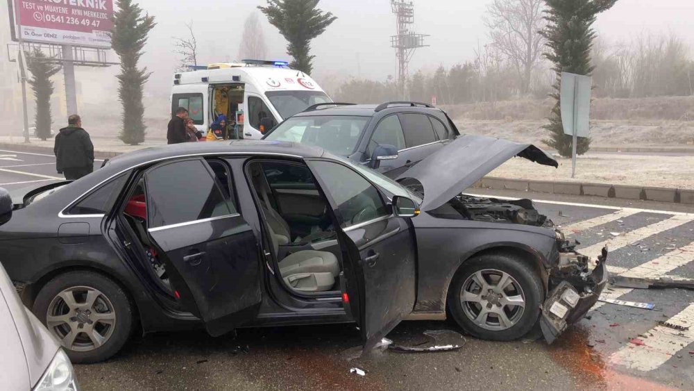 Elazığ'da 6 araç çarpıştı: 3 yaralı