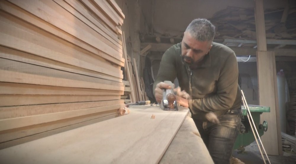 Babasına destek olmak için öğrendiği kürek yapımında ihracatçı oldu