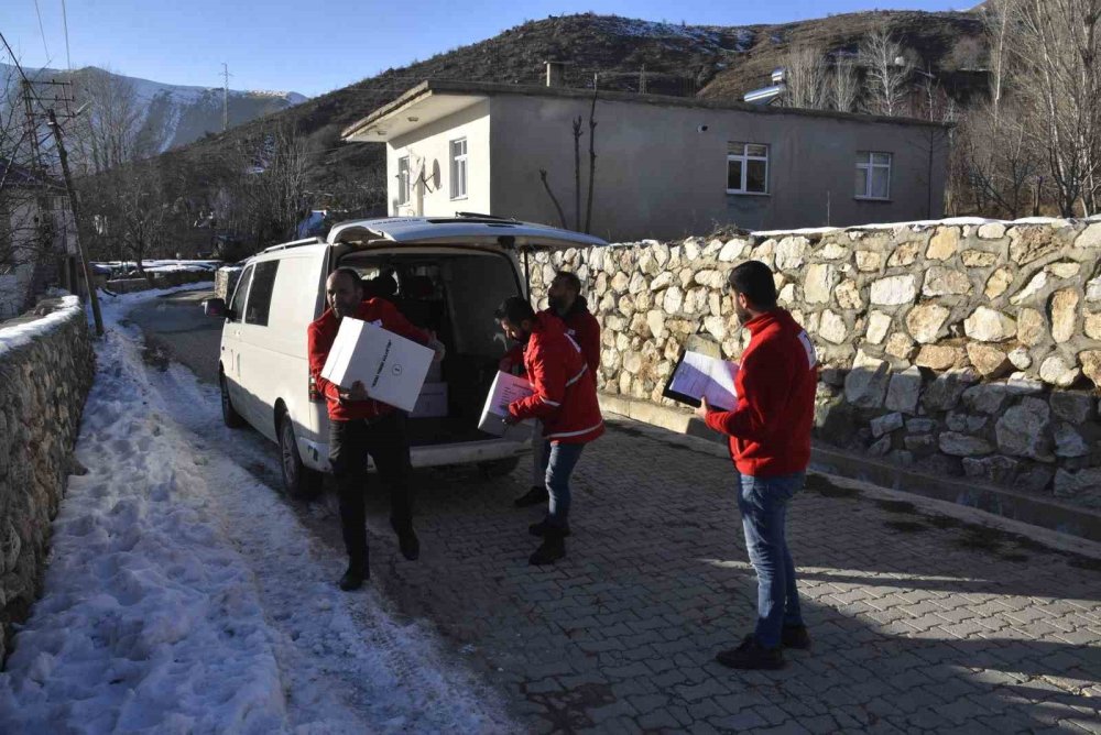 Kızılay Bitlis’te 1045 aileye gıda kolisi dağıttı