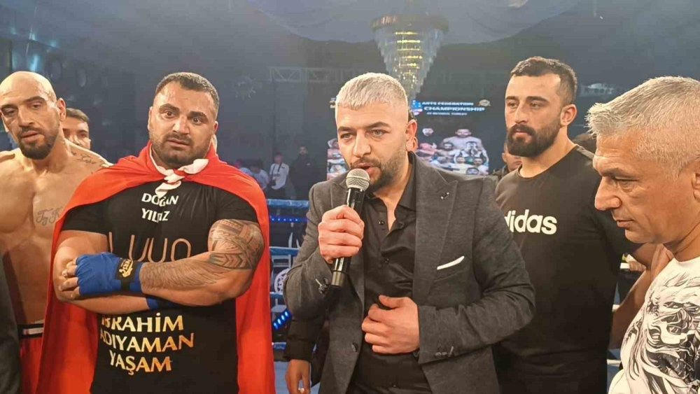 Düğün salonunda kick boks müsabakası