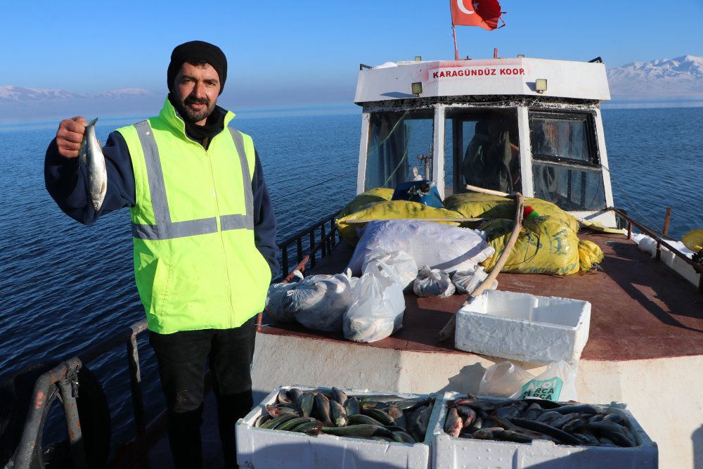 Bir zamanlar balığın olmadığı Erçek Gölü, şimdi balıkçıların geçim kaynağı